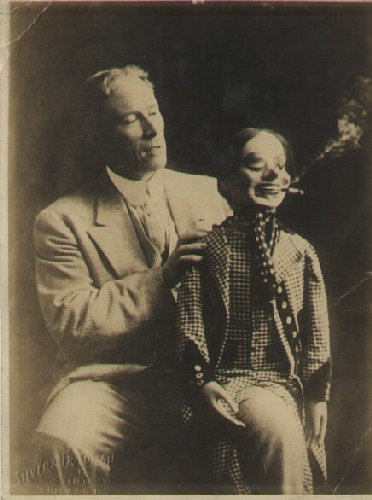 Illustration for article titled Vintage ventriloquism portraits were incredibly unnerving